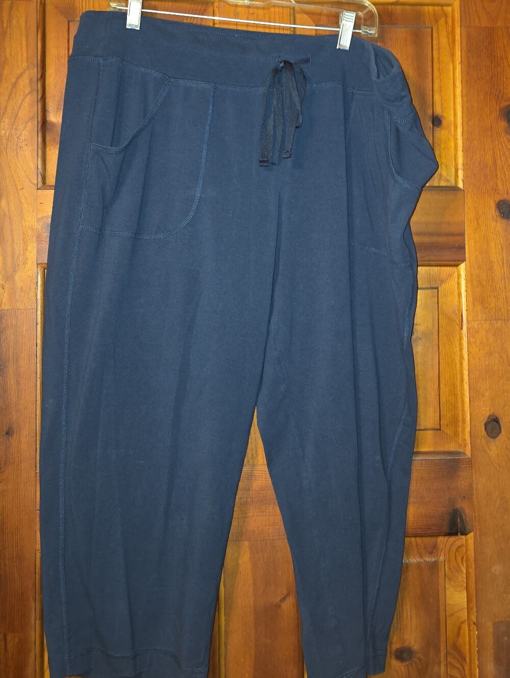 Woman's 2x Navy Drawstring Capris Pants. Athlete Works